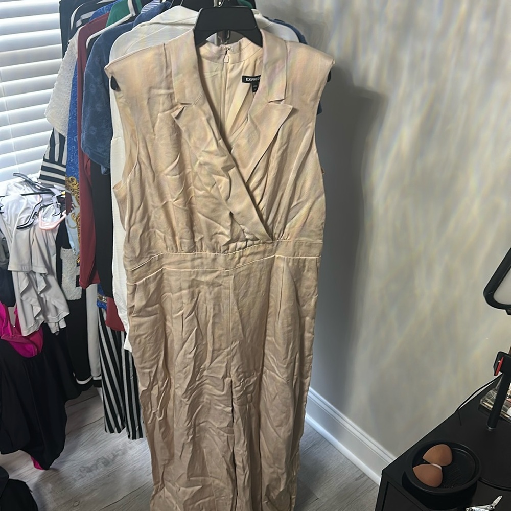 Never worn express jumpsuit in a khaki linen color with shoulder pads and zipper